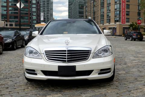 Mercedes S550 limousine in New York